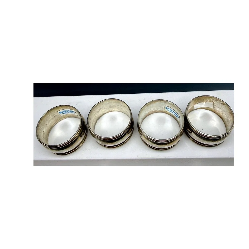 International Silver Company Silver Plated Napkin Rings Set of 4 with Velvet Box